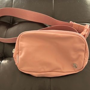 Lululemon belt bag, like new.